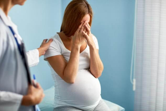 Stress khi mang bầu mang đến rất nhiều hệ lụy cho cả mẹ và bé 